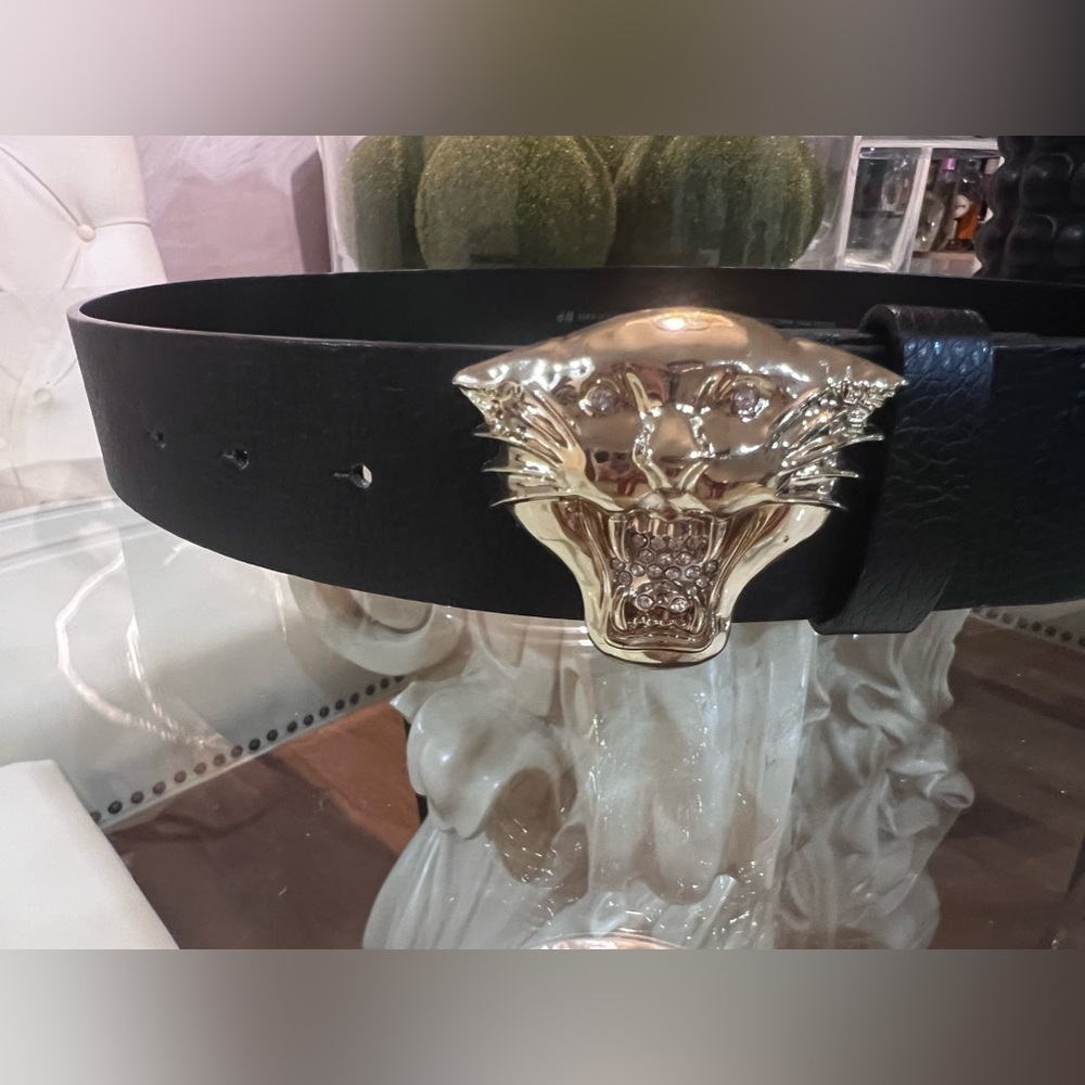 Woman’s black leather belt with tiger buckle - size small - Picture 2 of 2